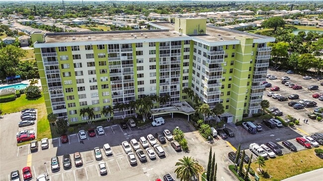 Building Photo - 4400 Hillcrest Dr