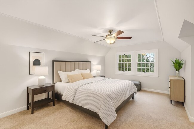 Building Photo - Luxurious Portland Heights home tucked away on a private street on nearly half an acre.