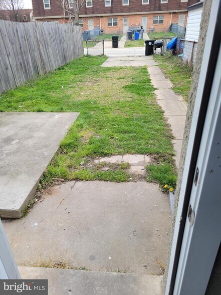 Building Photo - 630 Kingston Rd