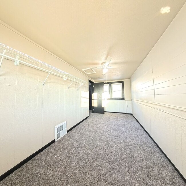 Building Photo - 2 Bedroom 1 Stall Garage East Side Home for Rent