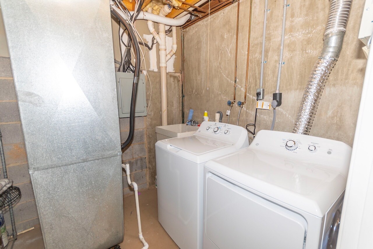 Building Photo - 2429 Avenham Ave SW