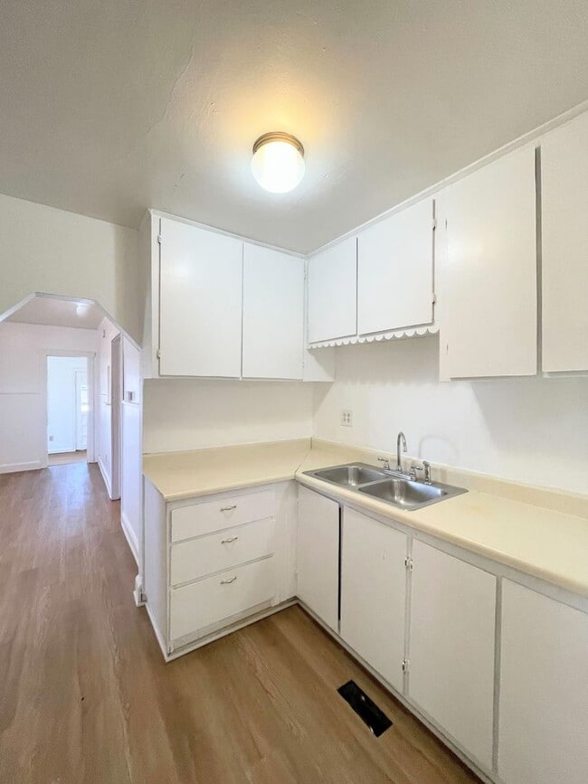 Building Photo - Cozy one bedroom home