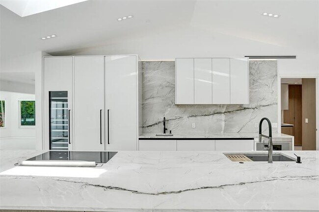 Building Photo - 2800 Banyan Blvd Cir NW