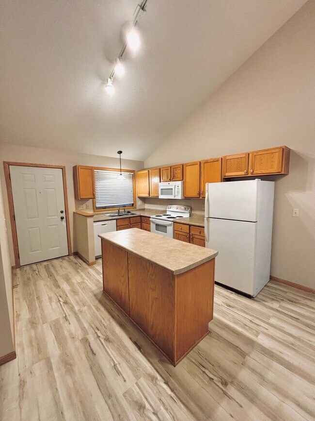 Building Photo - 1040/1044 4th St SE, Forest Lake, MN 55129 (duplex)