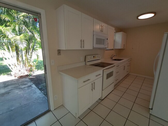 Building Photo - 4/2 HOME FOR RENT!! AVAILABLE NOW