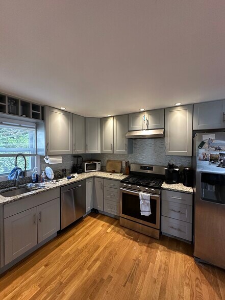Building Photo - 136 W Squantum St