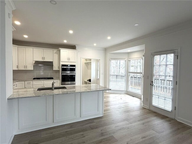 Building Photo - 4865 Chesterfield Ct