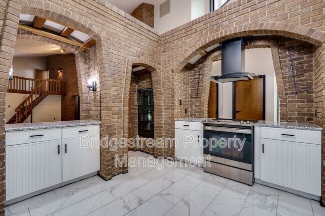 Building Photo - 1382 Hickoryview Ct