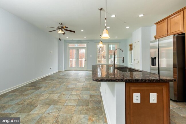 Building Photo - 336 Grand St