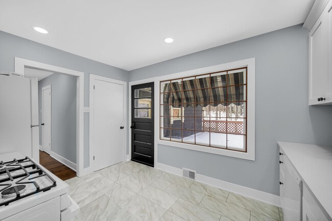 Building Photo - 11040 Cleveland Rd