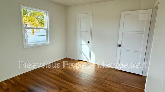 Building Photo - 317 E 5th St