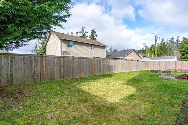 Building Photo - 3 Bedroom/2 Bath with garage home in Crosby Commons