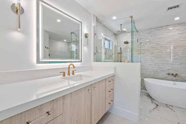 Building Photo - 310 Edmor Rd