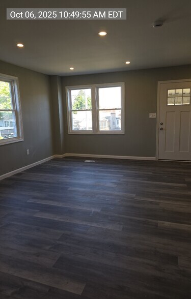 Building Photo - 335 Arden Rd W