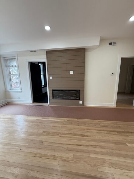 Building Photo - 5232 W Montana St