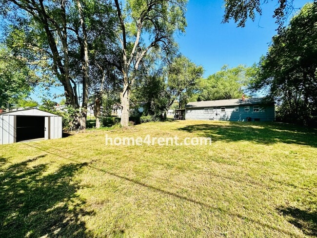 Building Photo - Ranch Style Home in KCMO w/ LVP Floors, SS Appliances and a Fenced Yard!