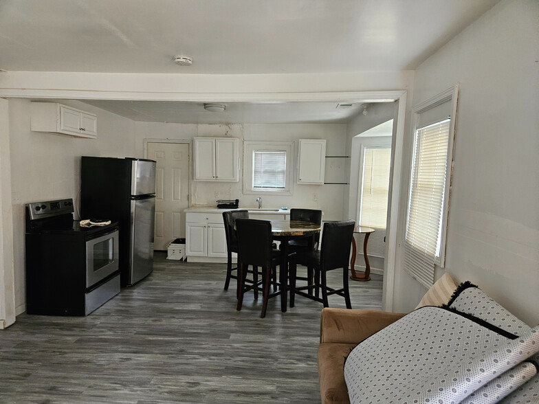 Building Photo - Room in Duplex on Whitaker Cir NW
