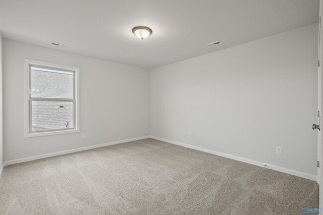 Building Photo - Move In Special!! 1/2 Off First Month's Re...