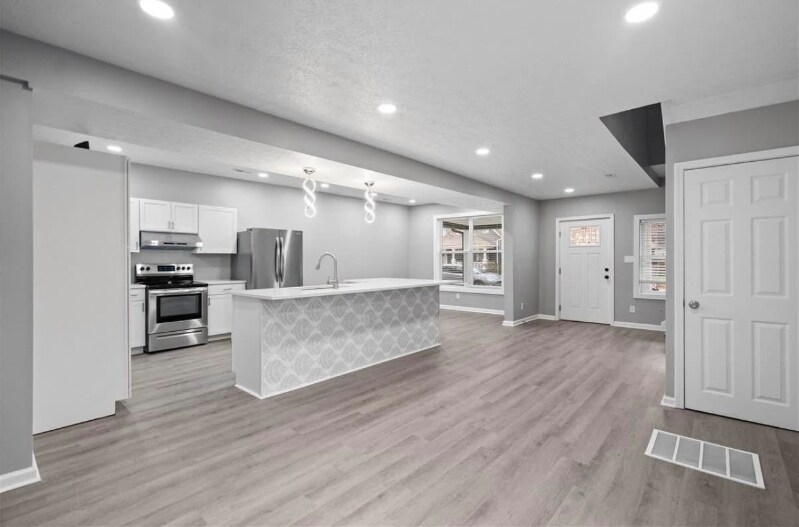 Building Photo - 846 N Parker Ave