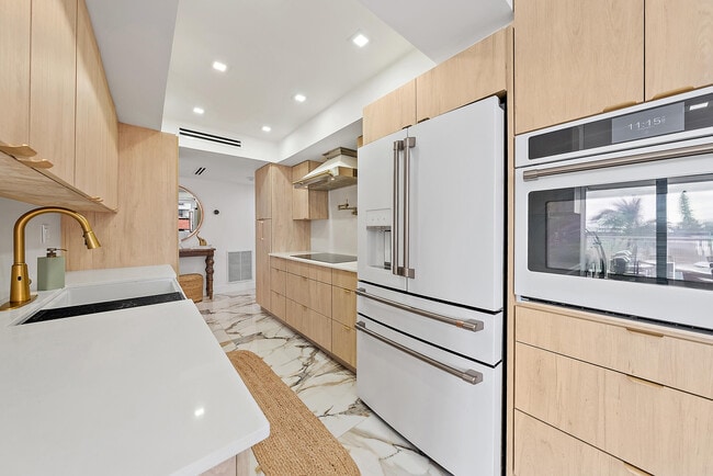 Building Photo - 5480 N Ocean Dr