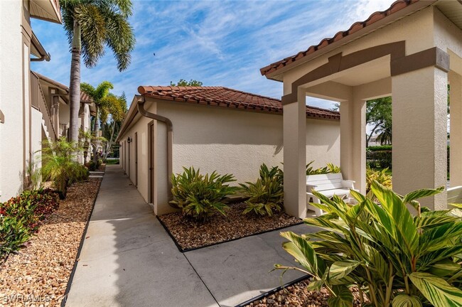 Building Photo - 242 Newport Dr