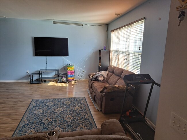 Building Photo - 4038 Norwich Dr