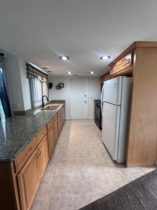 Building Photo - Lemooore home coming soon!