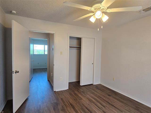 Building Photo - 900 Meadow Cir N