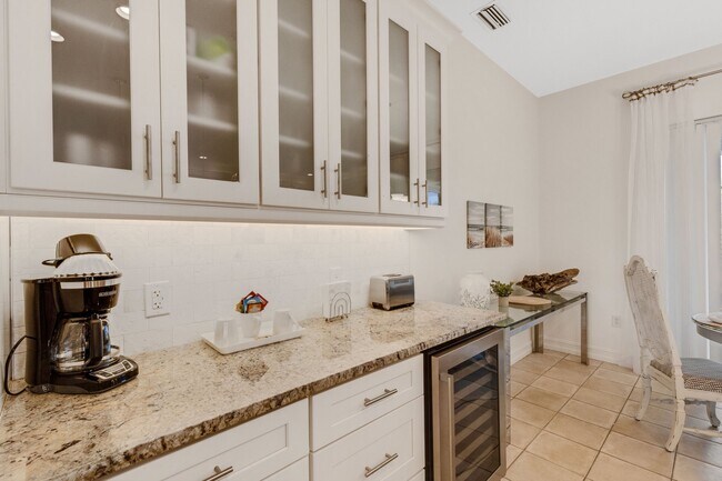 Building Photo - 4801 Edgemont Ct