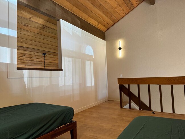 Building Photo - Spacious Snowcreek III Condo – Winter Rental