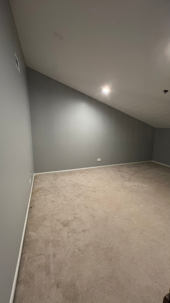 Building Photo - 475 Scots Dr