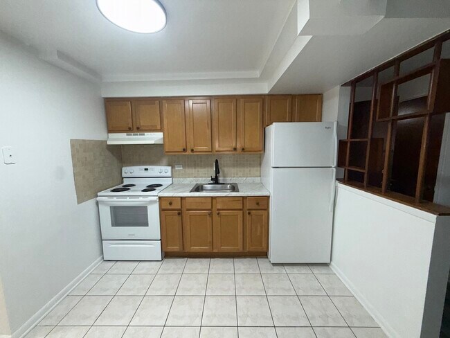 Building Photo - 9595 Maple Dr