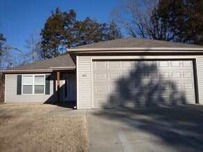 Building Photo - 1013 Deer Trail Ln
