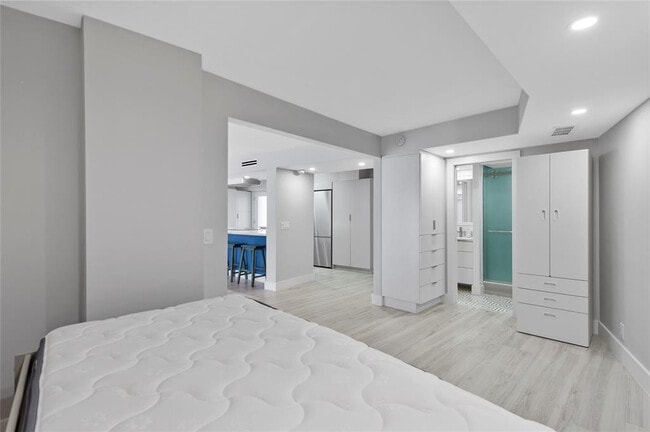 Building Photo - 4100 Galt Ocean Dr