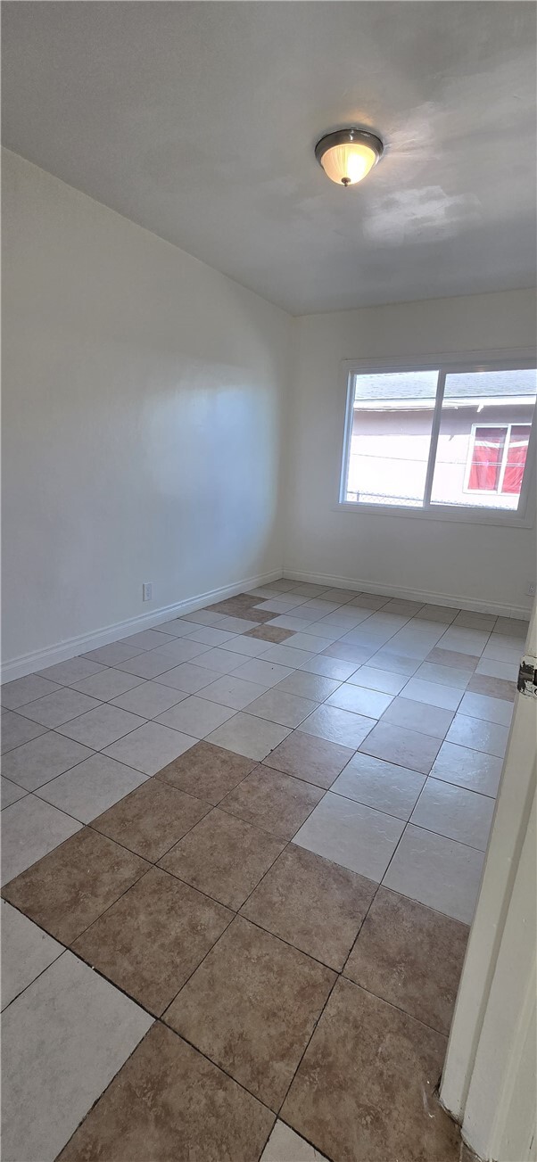 Building Photo - 1095 E Nocta St