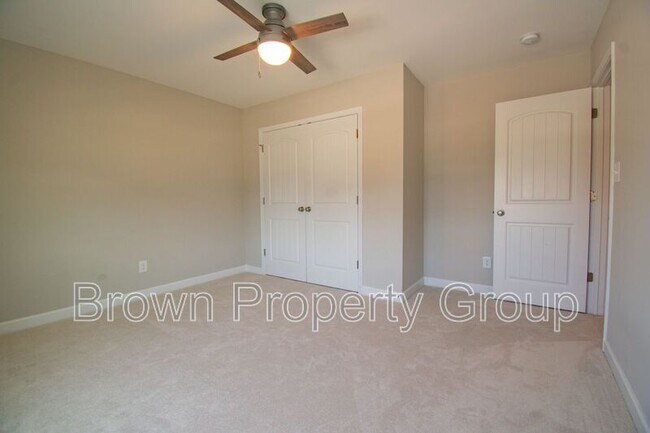 Building Photo - 2220 Oldenburg Ln