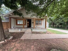 Building Photo - 1437 NE 33rd St