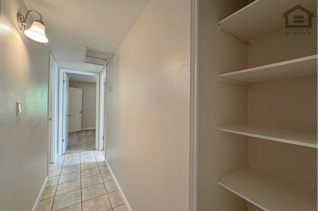 Building Photo - 3Bed/2Bath House at Baseline Rd/Rural Rd! Ready for Immediate Move-In! – NO HOA!