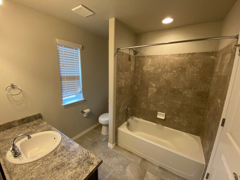 Building Photo - 6834 Mandan Dr
