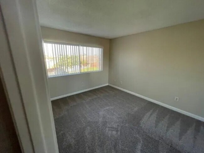 Building Photo - LOCATION & PRIVACY! Spacious 3 br Condo wi...