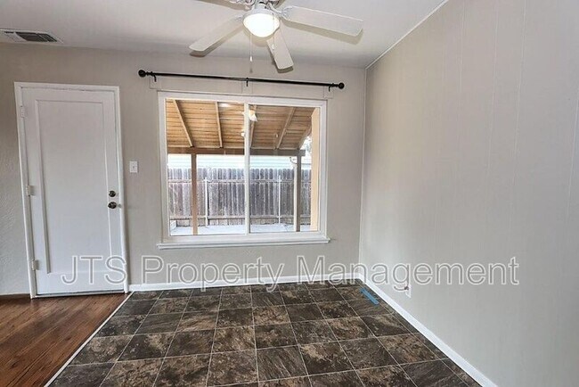Building Photo - 10624 Chardonay Dr