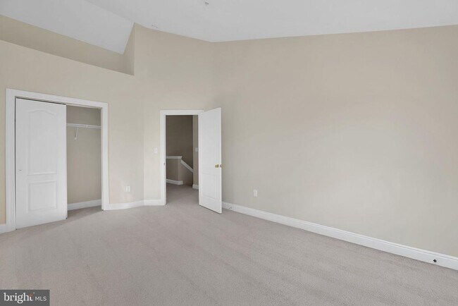 Building Photo - 111 Chevy Chase St