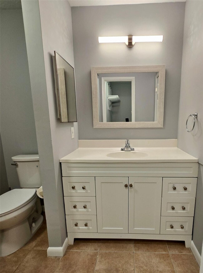 Building Photo - 1074 SW Jennifer Terrace