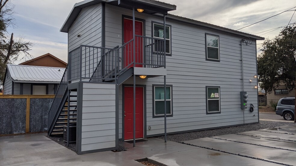 Building Photo - 917 Hendricks Ave