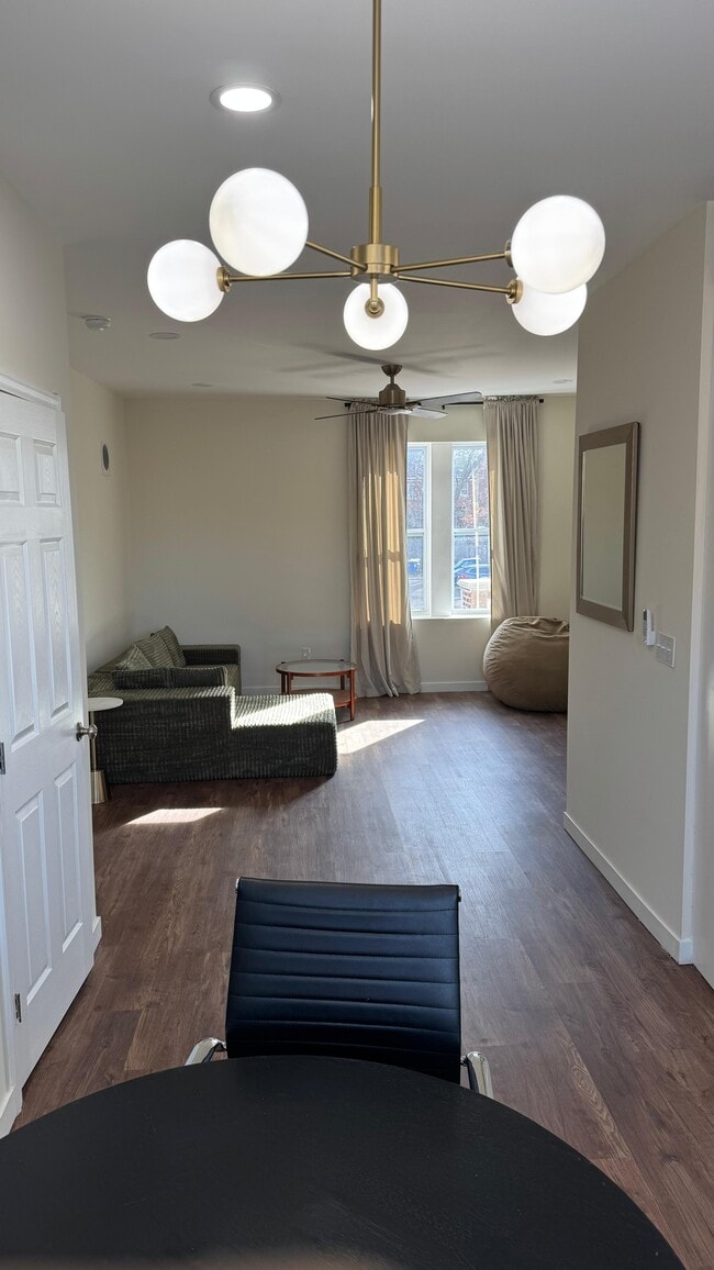 6309 Delmar Apartment - Furnished - 6309 Delmar Blvd