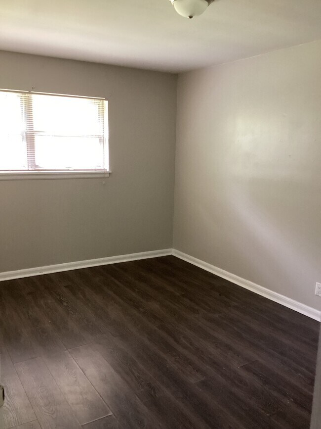 Building Photo - 2408 Whitesburg Dr