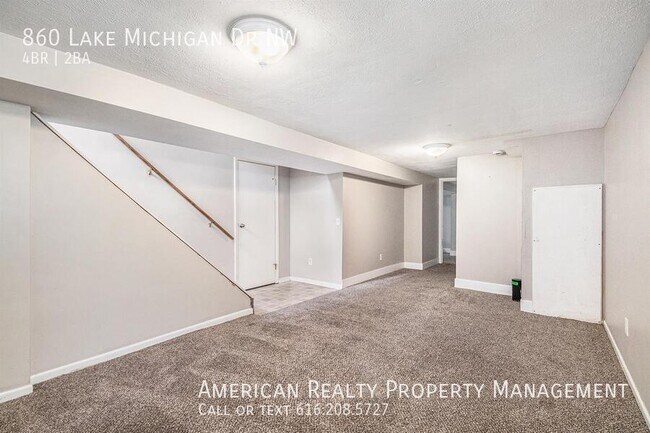 Building Photo - 860 Lake Michigan Dr NW