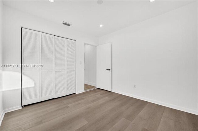 Building Photo - 4701 SW 104th Ct