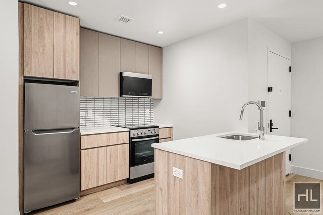 Building Photo - 91 Bruckner Blvd