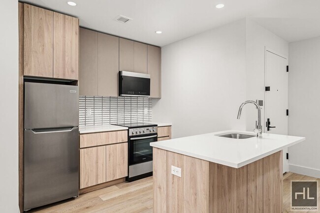 Building Photo - BRUCKNER BOULEVARD